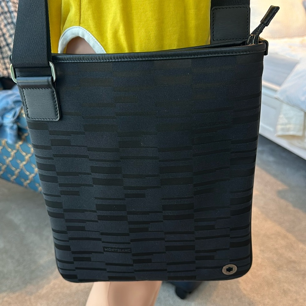 Montblanc cross body great condition